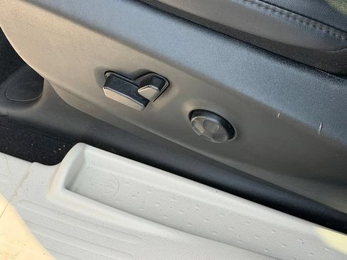 Used 2024 Chrysler Pacifica Touring-L FWD image 14