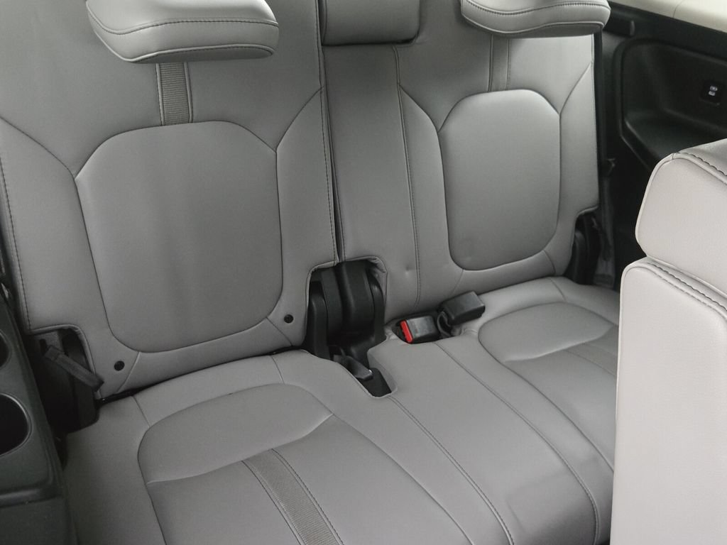 Certified 2025 Honda Pilot Touring image 16