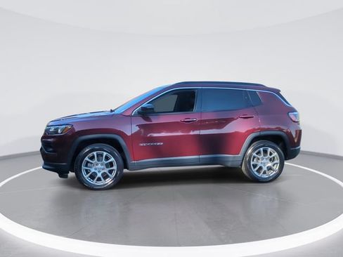Used 2022 Jeep Compass Latitude AWD/4WD image 4