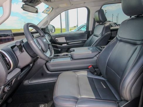 Used 2025 Ford Expedition Active AWD/4WD image 17