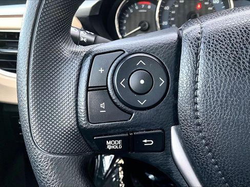 Used 2016 Toyota Corolla LE image 17