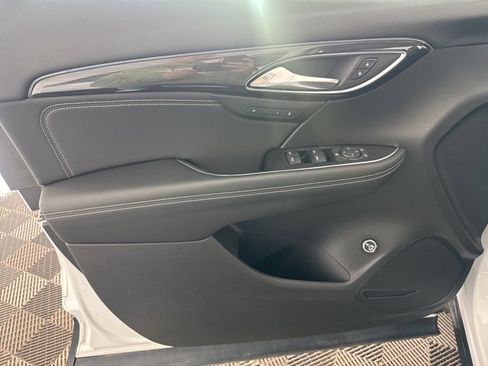 Used 2023 Buick Envision Essence image 17