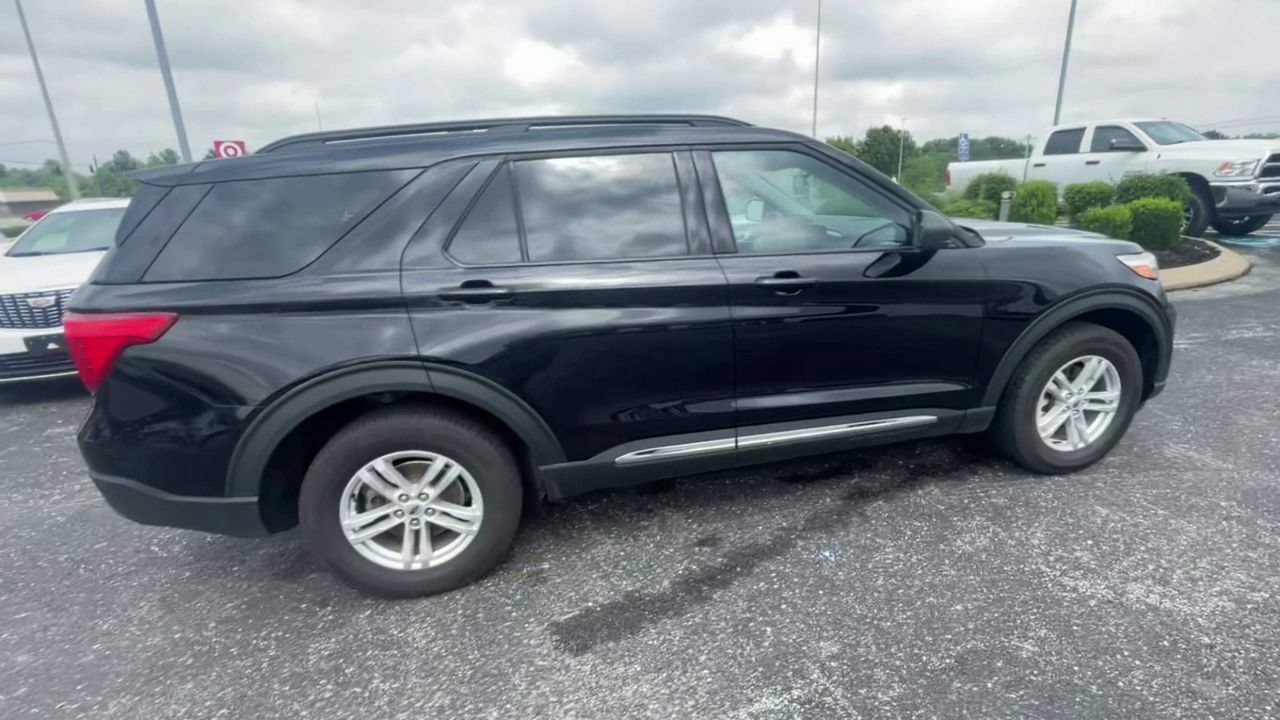 Used 2024 Ford Explorer XLT w/ Equipment Group 202A AWD/4WD image 2