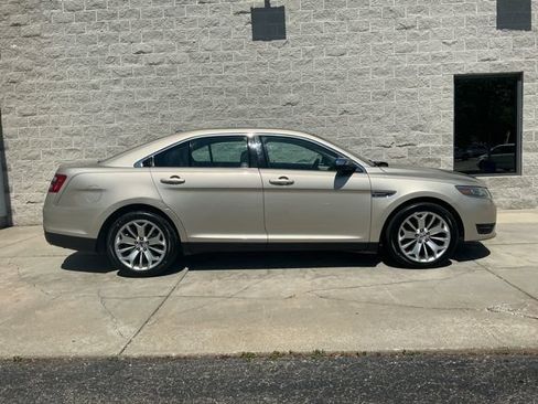 Used 2018 Ford Taurus Limited FWD image 11