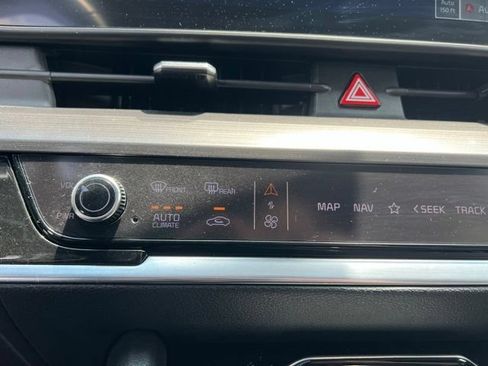 Certified 2024 Kia Sportage EX w/ EX Premium Package AWD/4WD image 21