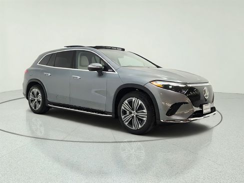 Certified 2023 Mercedes-Benz EQS 450+ SUV image 3