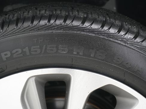 Used 2020 Buick Encore Preferred image 24