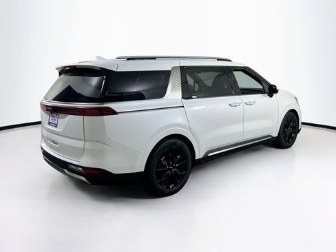 Used 2024 Kia Carnival SX FWD image 5