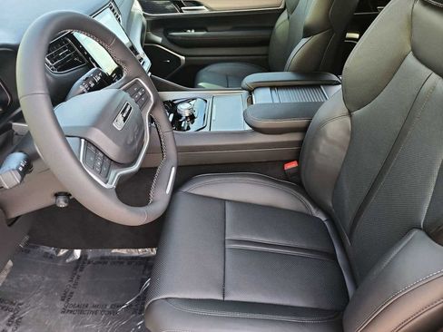 New 2026 Jeep Grand Wagoneer L 4WD w/ Premium Group I image 33