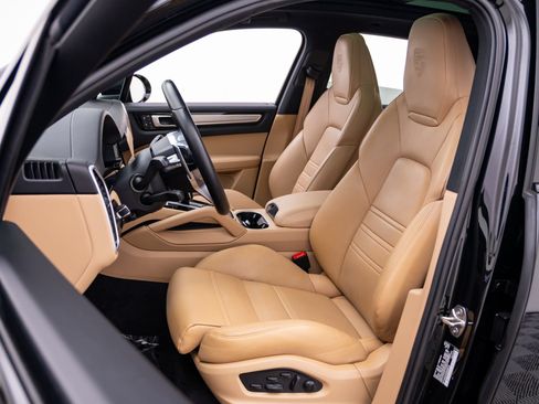 Used 2023 Porsche Cayenne Platinum Edition AWD/4WD image 5