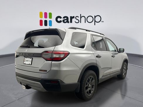 Used 2025 Honda Pilot TrailSport image 5