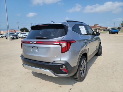 Used 2024 Kia Seltos S AWD/4WD image 7