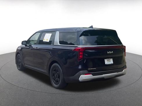 Used 2026 Kia Carnival FWD image 9