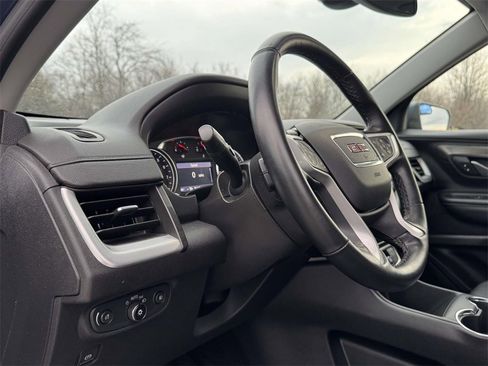 Used 2024 GMC Terrain SLT image 2