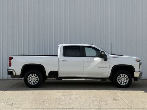 Used 2022 Chevrolet Silverado 2500 LT w/ Convenience Package AWD/4WD image 3