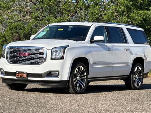 Used 2020 GMC Yukon XL Denali w/ Denali Premium Package AWD/4WD image 8