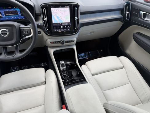 Used 2024 Volvo XC40 B5 Plus w/ Protection Package AWD/4WD image 15