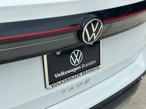 New 2026 Volkswagen Taos SE FWD image 30