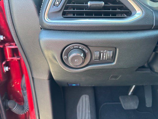 Used 2025 Chrysler Pacifica Limited FWD image 24