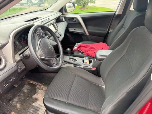 Used 2018 Toyota RAV4 LE AWD/4WD image 9
