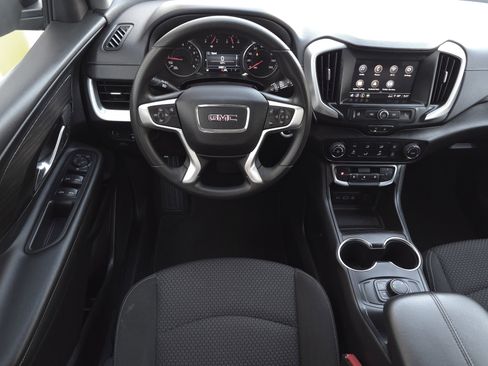 Used 2024 GMC Terrain SLE image 11