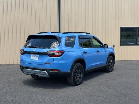 Used 2025 Honda Pilot TrailSport image 2