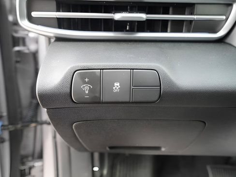 Certified 2025 Hyundai Elantra SEL FWD image 24