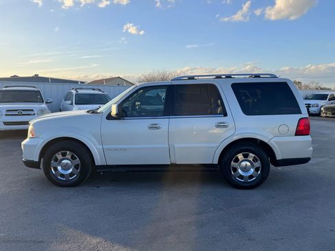 Used 2005 Lincoln Navigator 2WD image 8