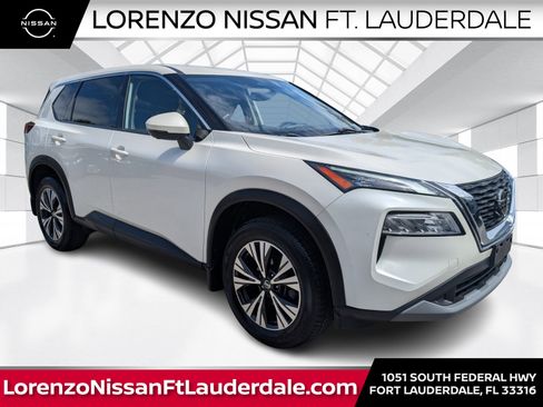 Used 2021 Nissan Rogue SV image 1