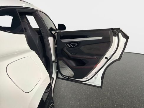 Used 2019 Lamborghini Urus AWD/4WD image 26