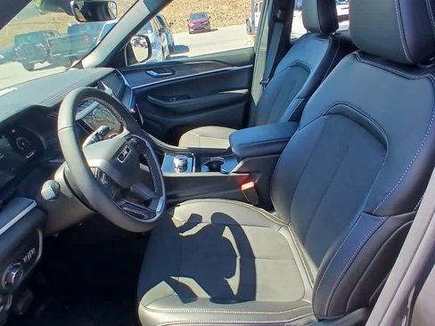 New 2026 Jeep Grand Cherokee L 4WD image 9