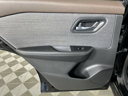 Used 2022 Nissan Rogue SV FWD image 16