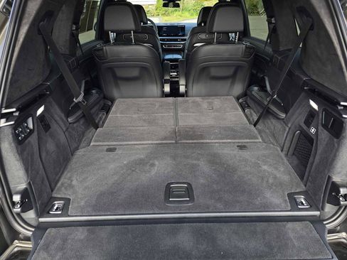 Used 2025 BMW X7 M60i w/ Executive Package image 16