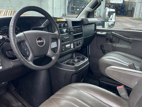 Used 2017 GMC Savana 3500 Extended RWD image 8