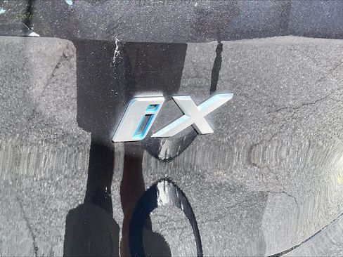 Used 2022 BMW iX xDrive50 w/ Premium Package AWD/4WD image 32