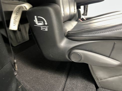 Used 2025 Chrysler Pacifica Select FWD image 23