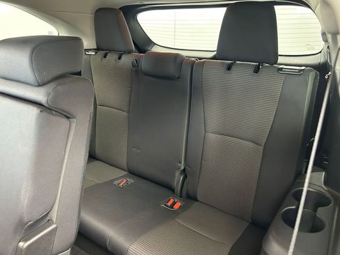 Used 2023 Toyota Highlander LE image 32