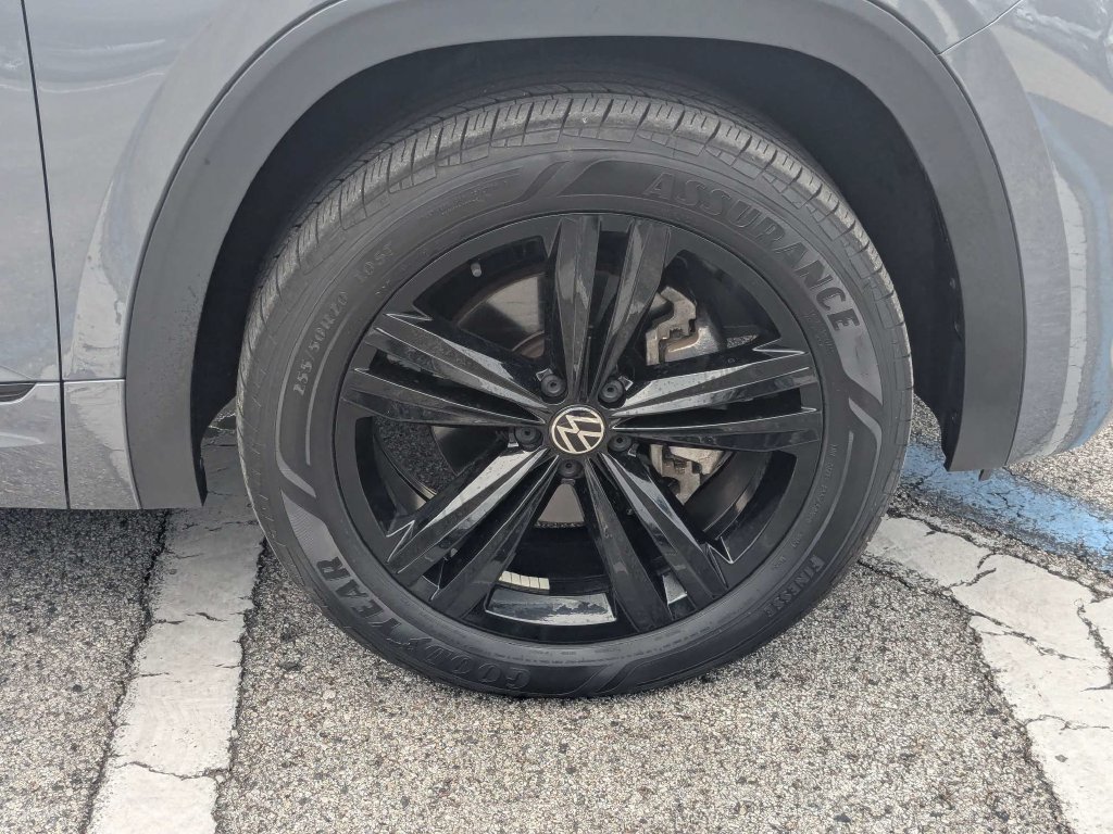 Certified 2023 Volkswagen Atlas Cross Sport SEL R-Line AWD/4WD image 13