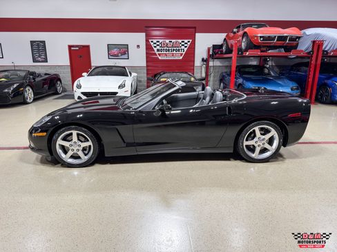Used 2005 Chevrolet Corvette Convertible w/ Preferred Equipment Group RWD image 2