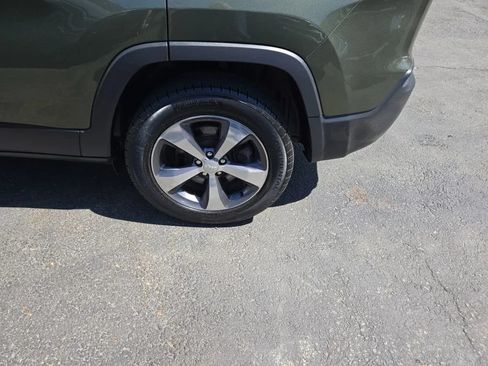 Used 2019 Jeep Cherokee Limited w/ Trailer Tow Group AWD/4WD image 7