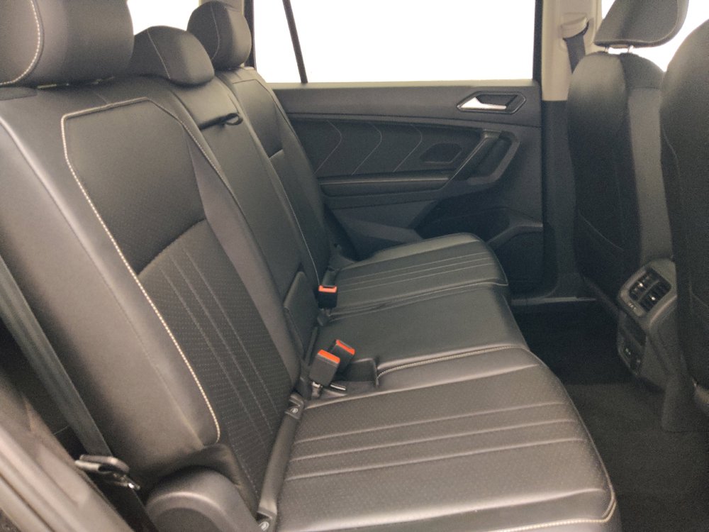 Used 2023 Volkswagen Tiguan SE w/ Panoramic Sunroof Package FWD image 19