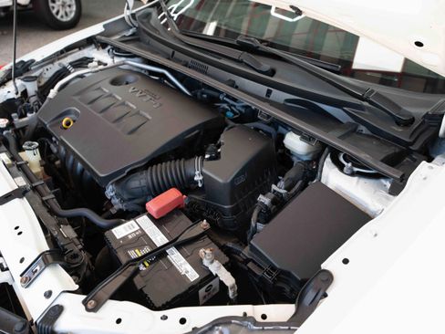 Used 2018 Toyota Corolla SE image 32