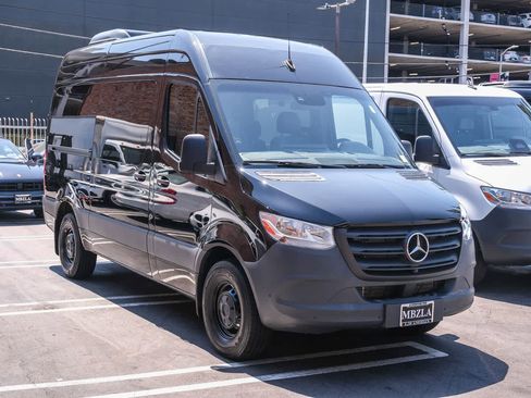 Used 2024 Mercedes-Benz Sprinter 2500 image 3