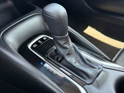 Certified 2025 Toyota Corolla LE FWD image 21