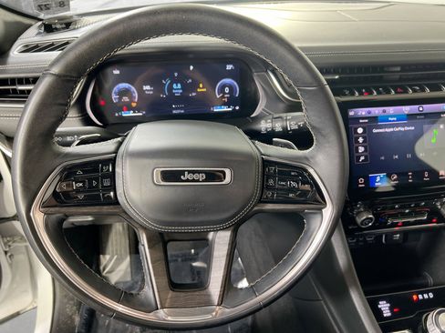 Used 2022 Jeep Grand Cherokee Overland image 10