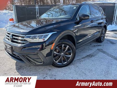 Used 2022 Volkswagen Tiguan SE image 1