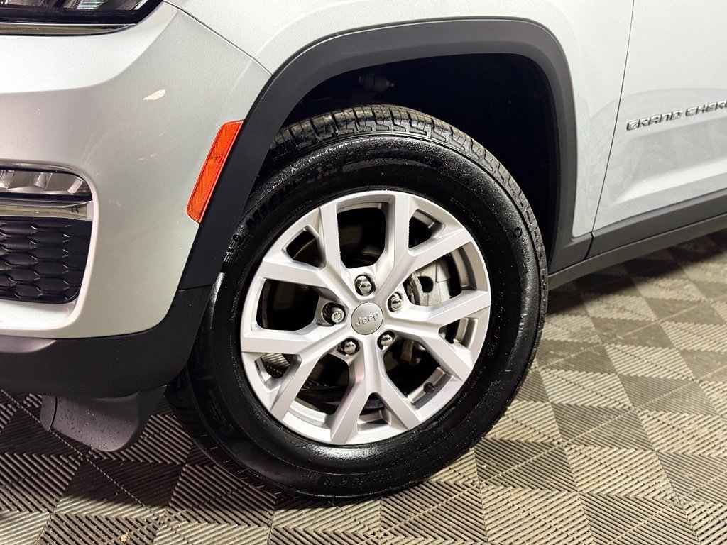 Used 2022 Jeep Grand Cherokee Limited AWD/4WD image 2