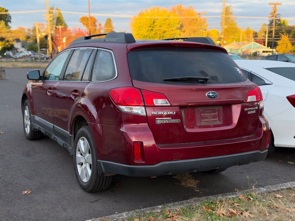 Used 2011 Subaru Outback 2.5i Premium AWD/4WD image 2