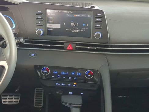 Used 2025 Hyundai Elantra Sport image 17