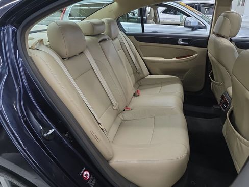 Used 2013 Hyundai Genesis 3.8 w/ Premium Pkg RWD image 10